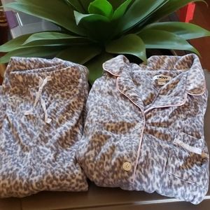 DKNY pajama set. SUPER SOFT